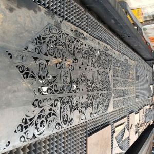 Cắt CNC Thép Tấm Trong Xây Dựng Và Công Nghiệp: Ứng Dụng Và Ưu Điểm Nổi Bật